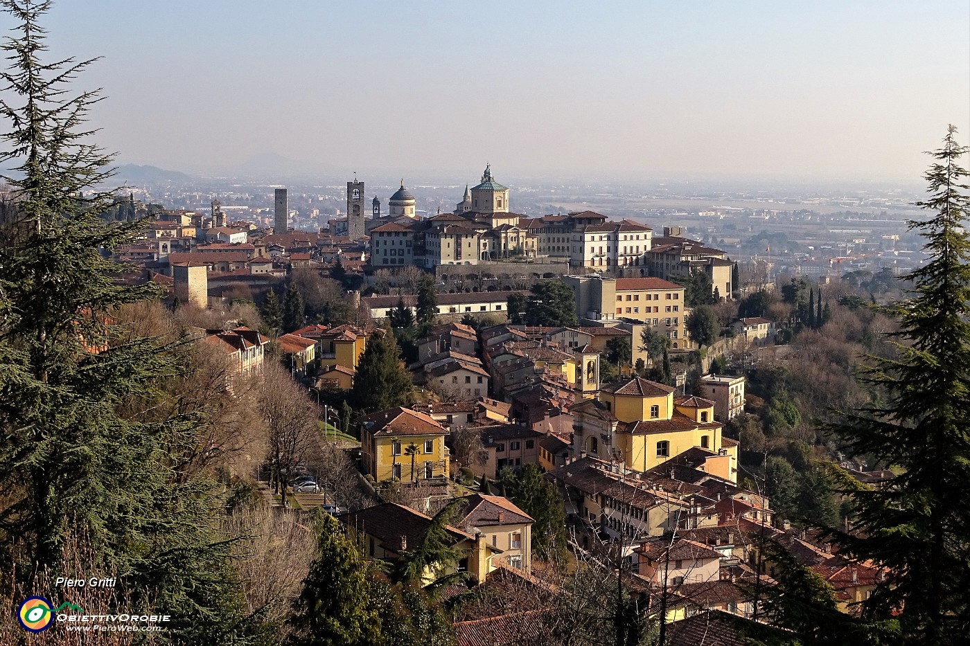 57 Dalla stradetta in discesa da San Viglio vista in Borgo Canale-Citta Alta.JPG